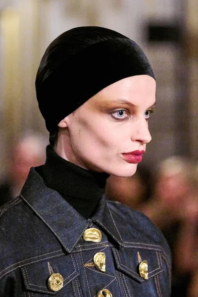 Look 50